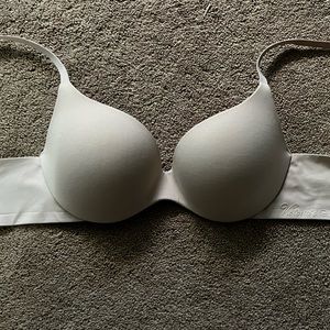 Victoria’s Secret light push-up bra never worn
